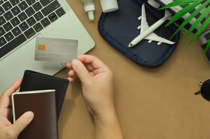 Cash Back vs. Travel Points: Choosing the Right Credit Card Rewards